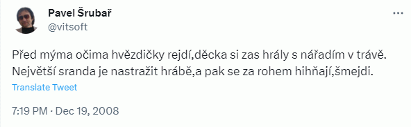 Před mýma očima hvězdičky rejdí,děcka si zas hrály s nářadím v trávě. Největší sranda je nastražit hrábě,a pak se za rohem hihňají,šmejdi.