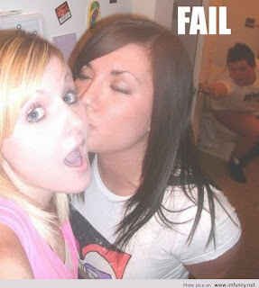 Funny photos with girls - girl kiss stinky fail