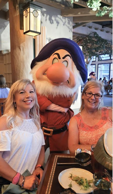 Snow white and storybook dining at Artist point , Wilderness Lodge, Disney
