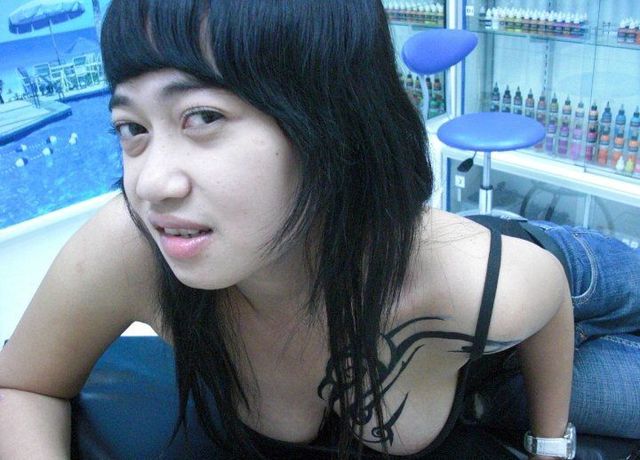 Foto Hot Cewe Indo Pamer Tato di Payudara