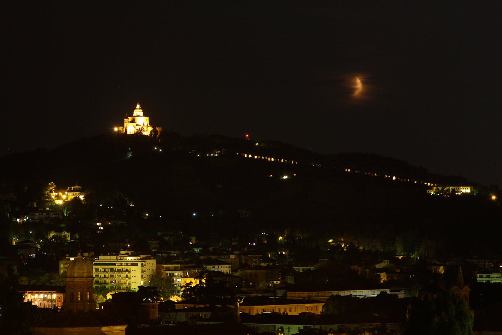 Bologna, Santuario della Madonna di San Luca di notte-foto dell'Indiana University