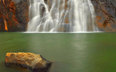 Dudhsagar_Waterfalls_in_Goa_India