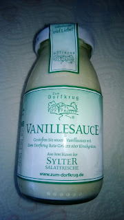 Vanillesauce in kleiner Glasflasche