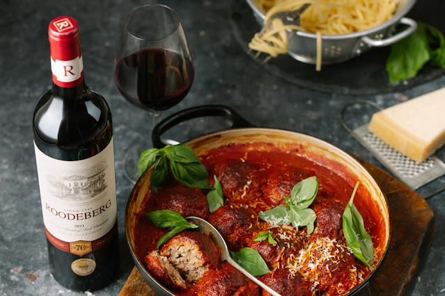 Autumn Comfort Food Pairings: Roodeberg Wine Perfectly Complements Your Meal