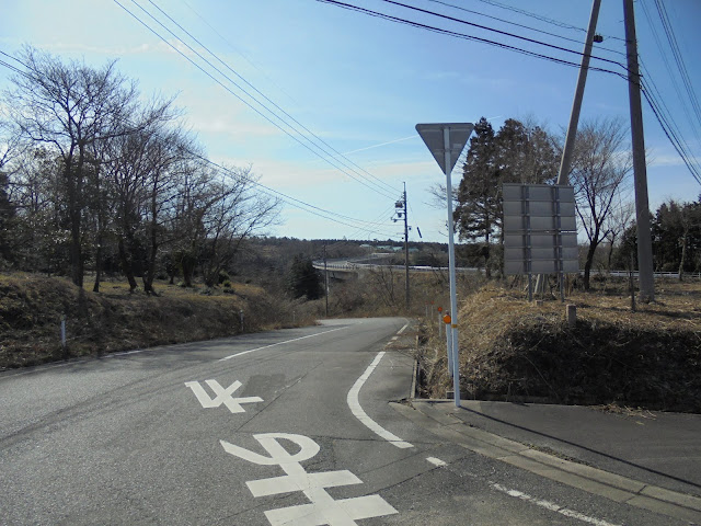 小林橋に降りる道