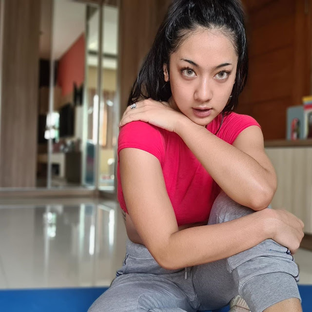 Foto Seksi Anindita Hidayat di Instagram