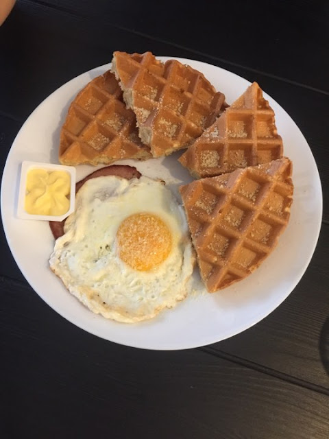 Review: Zeus Thirteen Cafe at Bandar Sunway breakfast waffle