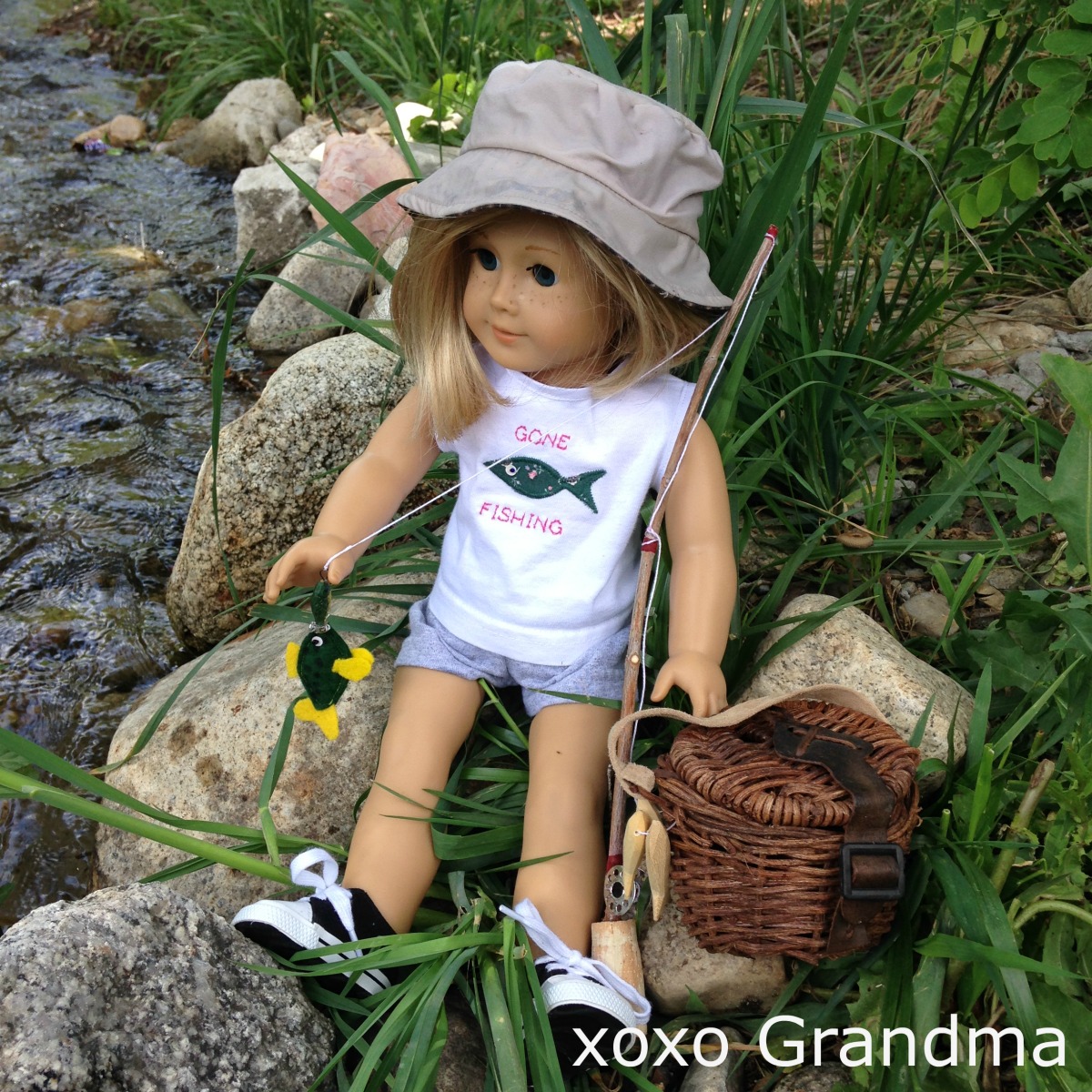 xoxo Grandma: Gone Fishing Outfit & Accessories - American Girl