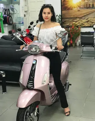 xe-vespa-mau-hong-lot