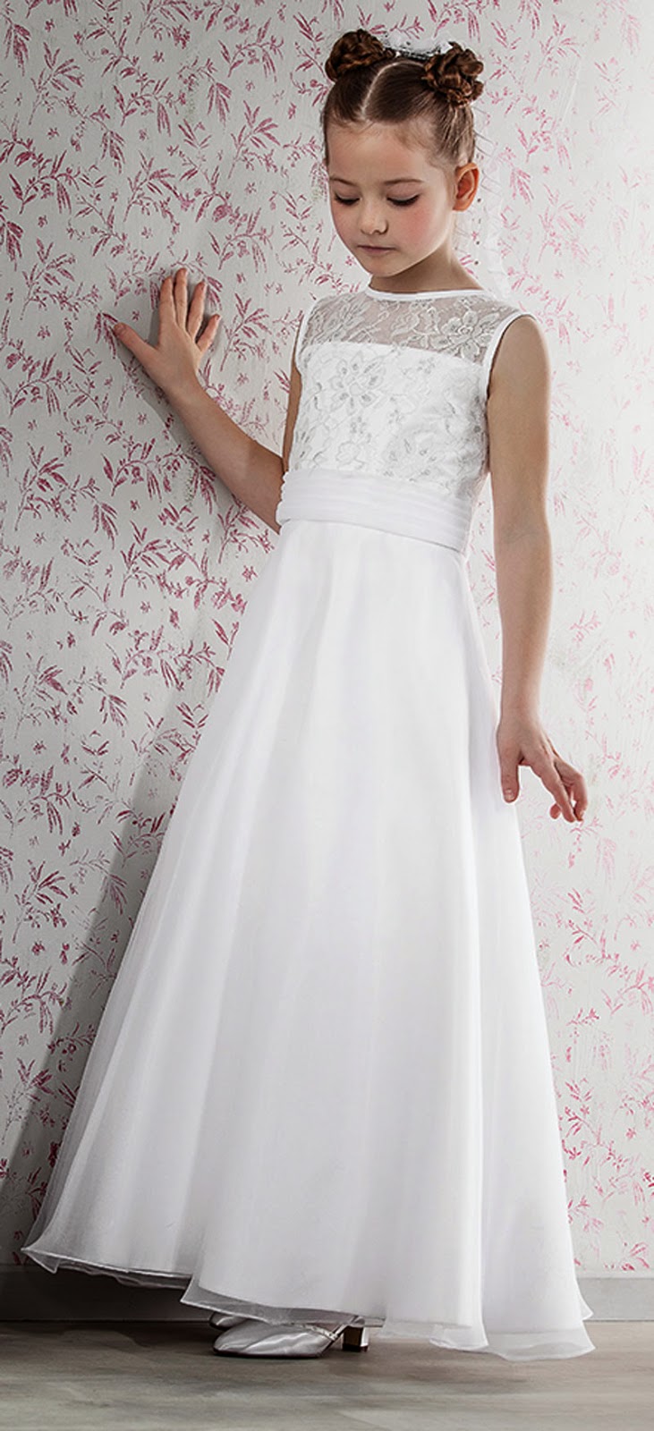 http://www.firstholycommunionday.co.uk/modern-day-vintage-first-communion-dress-----emmerling--70146---new-2015-15495-p.asp