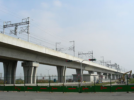 One of the longest bridges in the world is Changhua-Kaohsiung Viaduct.