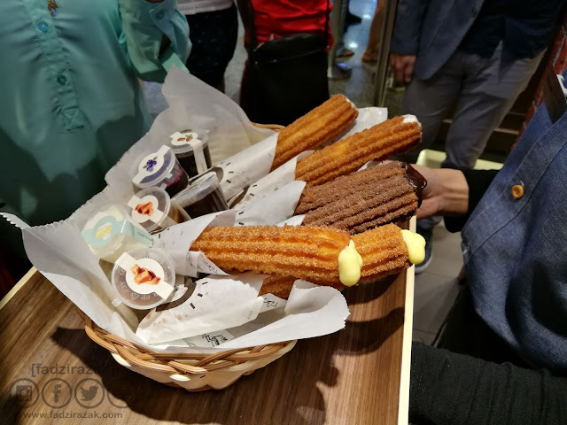 Filling Churros