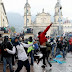 Batalla campal en la Plaza de Bolívar de Bogotá por ataque al Capitolio