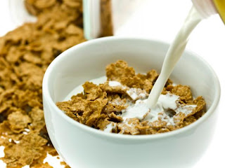 CEREAL WITH MILK BEST WAY TO START THE DAY