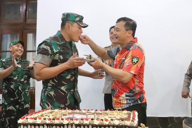Suprise Pangdam IV Diponegoro untuk Kapolda Jateng di HUT Bhayangkara ke-76