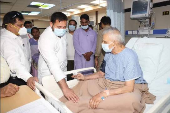 Bihar Energy Minister Vijendra Prasad Yadav's health suddenly deteriorated, Tejashwi reached IGIMS to meet