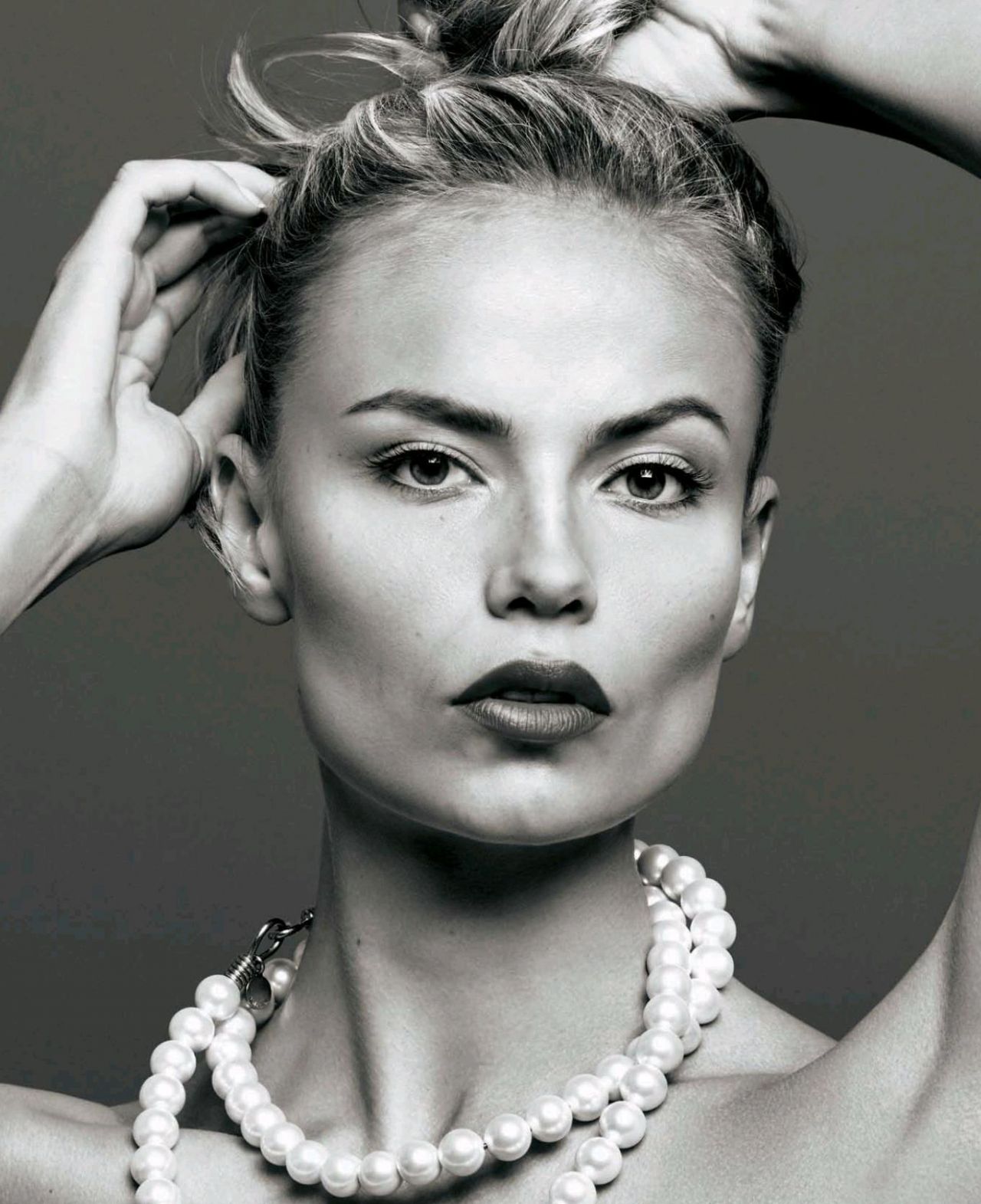 Natasha Poly S Moda Magazine October 2015 photos