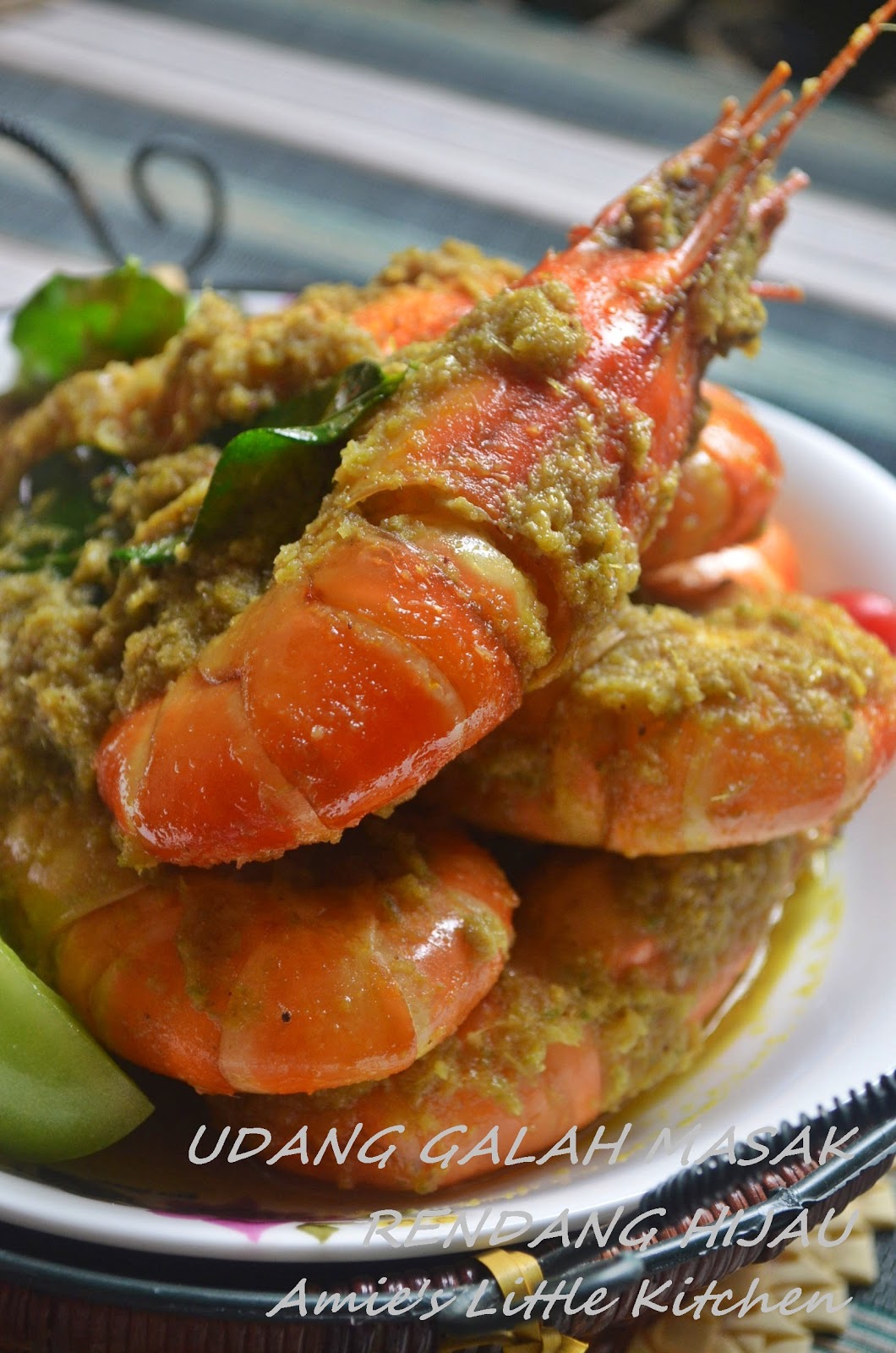 AMIE'S LITTLE KITCHEN: Udang Galah Masak Rendang Hijau