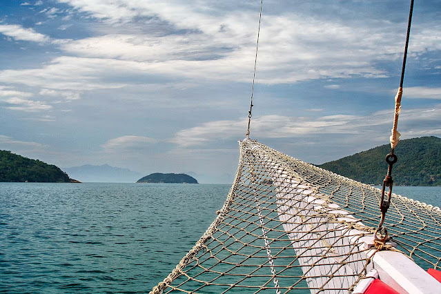 horizonte em visto de barco em Paraty RJ 2008 fotografo marcio neves