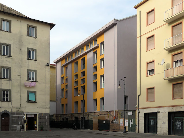 Nuovo edificio, via Santa Giulia, Livorno