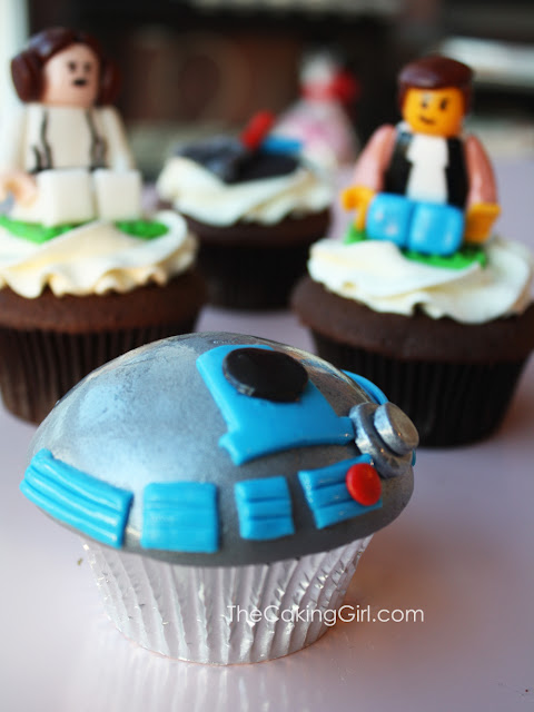 cool r2d2 cupcake