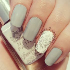 diy-inspired-grey-white-silver-floral-nail-art (3)