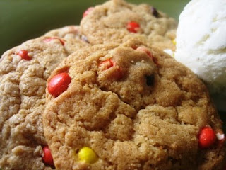 chocolate chip and peanut butter chip cookies