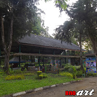 Ini adalah wahana permainan berupa panahan yang berada di depan labirin Coban Rondo Malang.