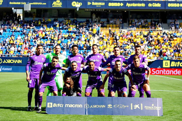 CÁDIZ C. F. Temporada 2021-22. Rubén Alcaraz, Ledesma, Lozano, Luis Hernández, Víctor Chust, Negredo. Idrissi, Pacha Espino, Akapo, Fede San Emeterio y Alejo. CÁDIZ C. F. 2 RAYO VALLECANO DE MADRID 0 Domingo 06/03/2022, 14:00 horas. Campeonato de Liga de 1ª División, jornada 27. Cádiz, estadio Nuevo Mirandilla: 15.677 espectadores. GOLES: 1-0: 55’, Rubén Alcaraz. 2-0: 63’, Idrissi.