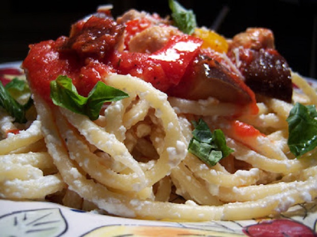 pasta with vegetables, ricotta, chicken and tomato sauce