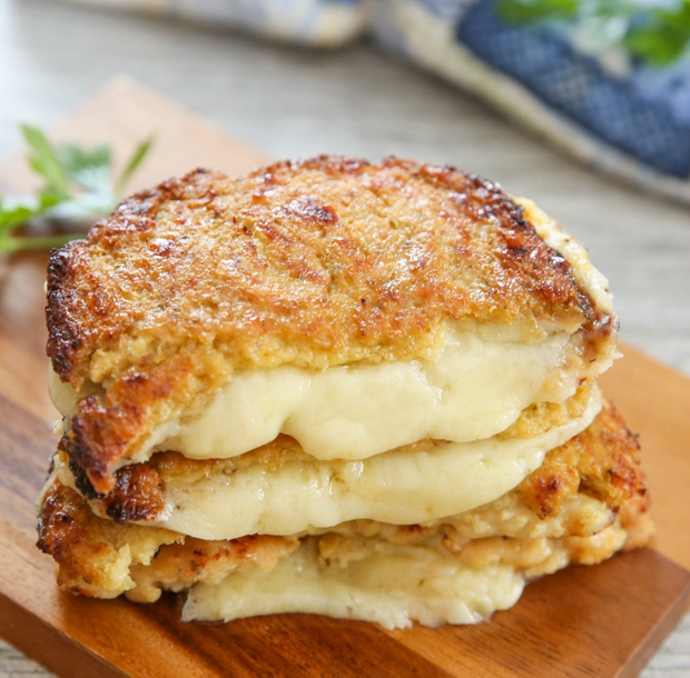 CAULIFLOWER CRUSTED GRILLED CHEESE SANDWICHES #sandwich #healthydinner