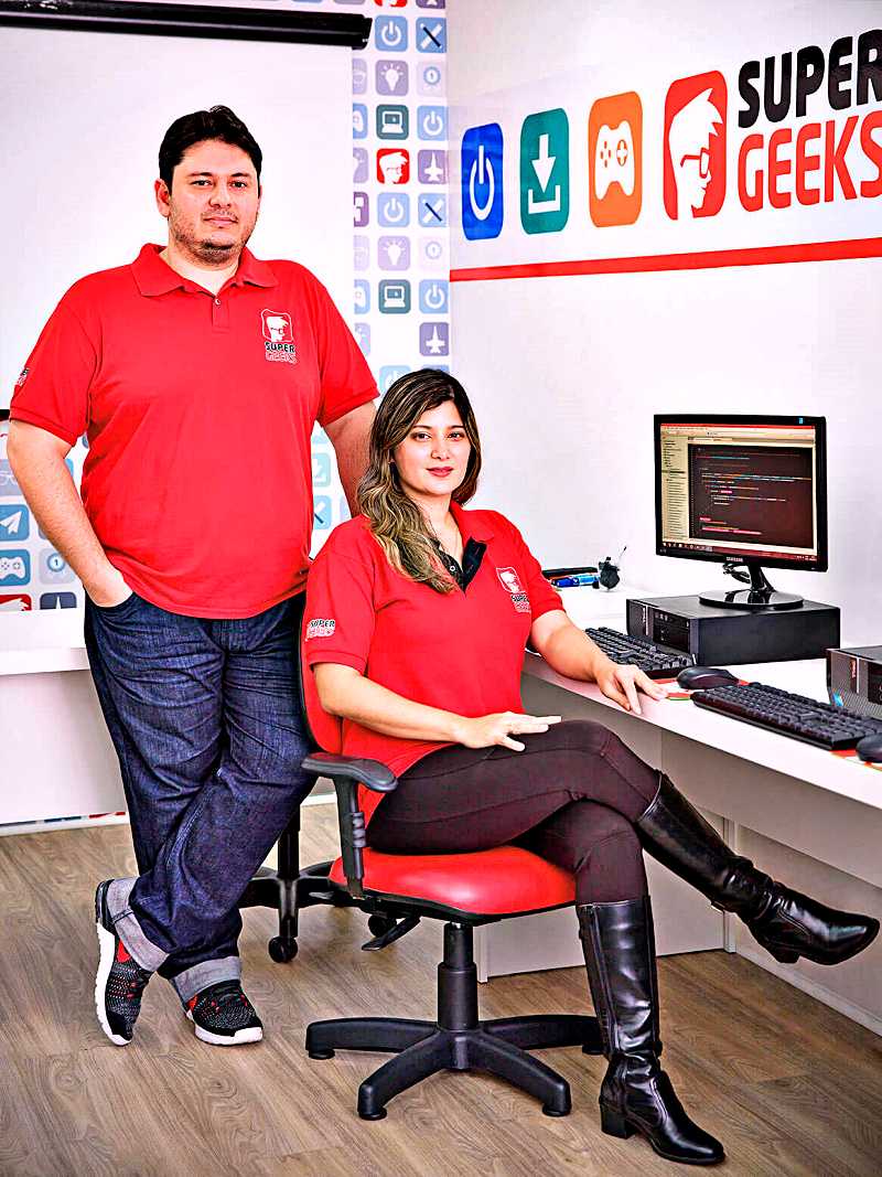 Marco Giroto e Vanessa Ban, fundadores da SuperGeeks