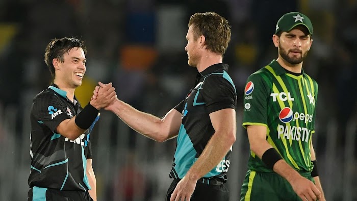 Mark Chapman's unbeaten century leads New Zealand to 2-2 T20 series draw against Pakistan