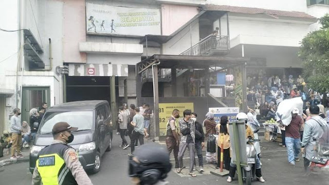  Kala Basemen Pasar Baru Bandung Disergap Asap Hitam