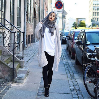 Ziziosasion wearing the latte viscose hijab.