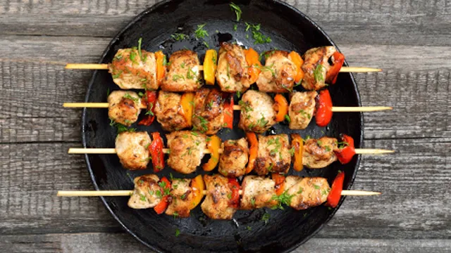 Brochettes de poulet grillé au BBQ