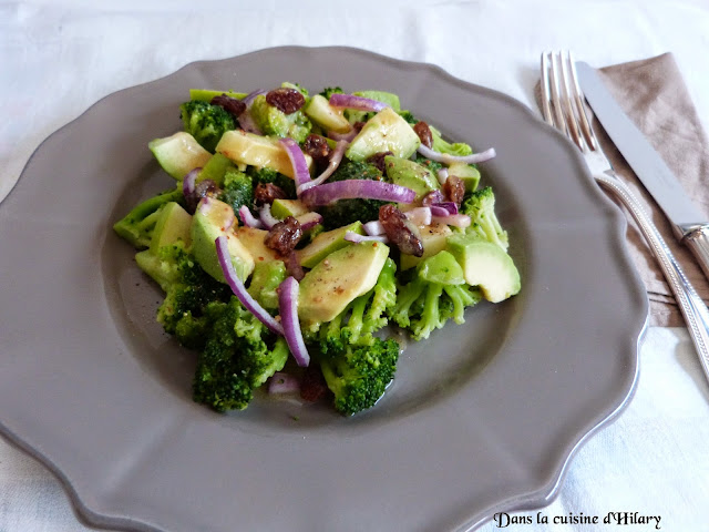 Salade de brocoli, pomme, avocat et sa vinaigrette acidulée