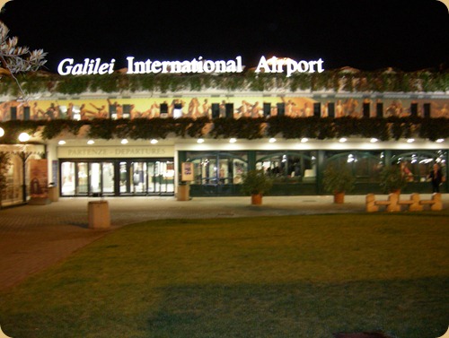 Pisa_Airport_by_night Pisa_Airport_by_night