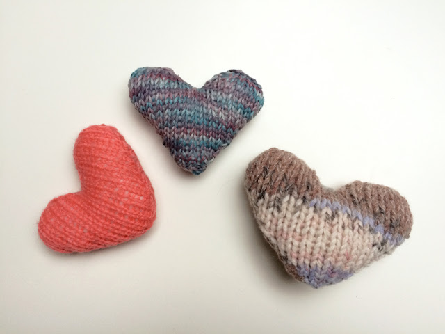 Mini knitted heart valentines knitting pattern