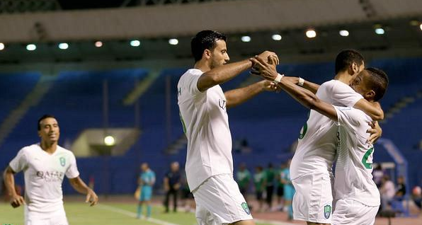 الأهلي السعودي يفك شفرة التعادلات بفوز كاسح علي الخليج 