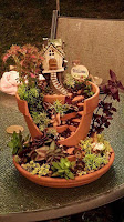 Reutilizar macetas rotas para hacer mini jardines de bricolaje