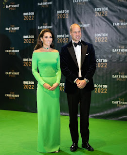 Catherine wore the emerald choker popularized by Diana