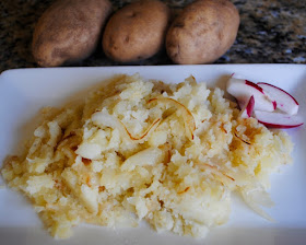 MASHED POTATOES AND CARAMELIZED ONIONS