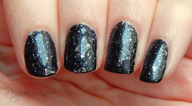 p2 color trend polish 070 black glitter nah überlack