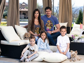 Zorana Markus with her husband Darko Milicic with their kids