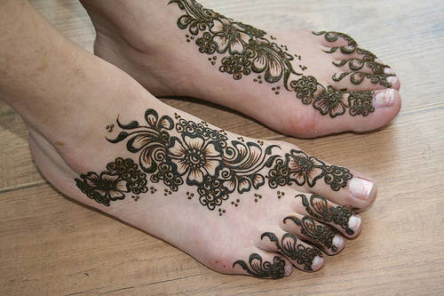 Simple Mehndi Designs For Feet