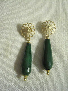 Pendientes de oro y lágrima de jade verde