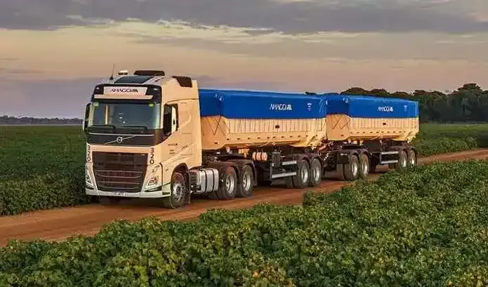 Volvo FH puxando rodotrem basculante da AMAGGI