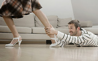 How to get girl to notice you easily with out being deperate