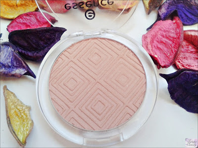 Essence matt touch blush